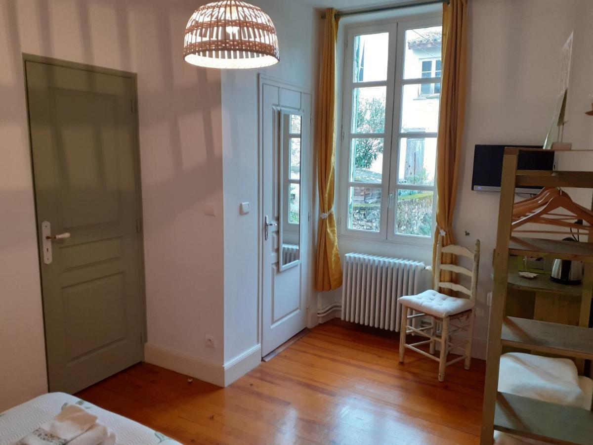 Chambre D'Hotes La Tour De Brazalem Nérac Eksteriør billede
